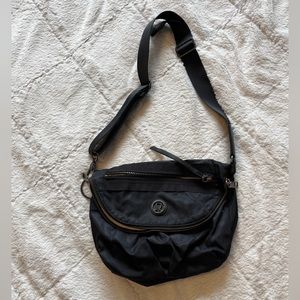 LULULEMON cross body purse adjustable